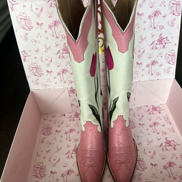 Petite Paloma boots. Ladies Size 6. - Picture 9 of 11